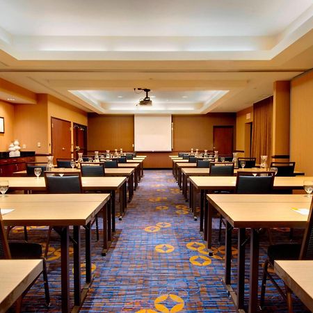 Courtyard By Marriott Madison East Hotel Ngoại thất bức ảnh