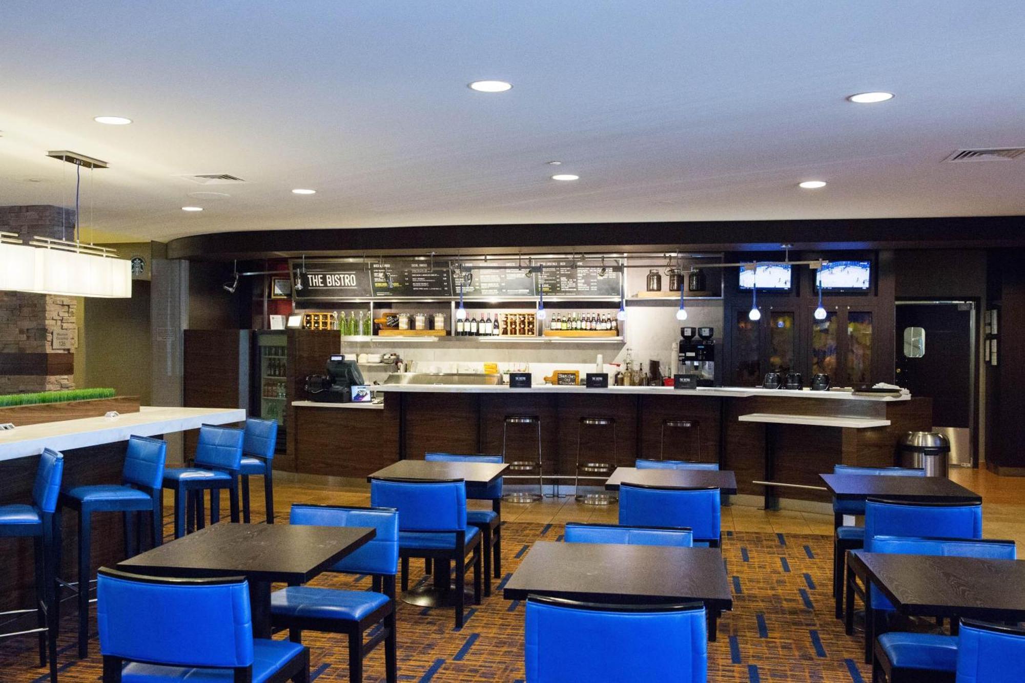 Courtyard By Marriott Madison East Hotel Ngoại thất bức ảnh