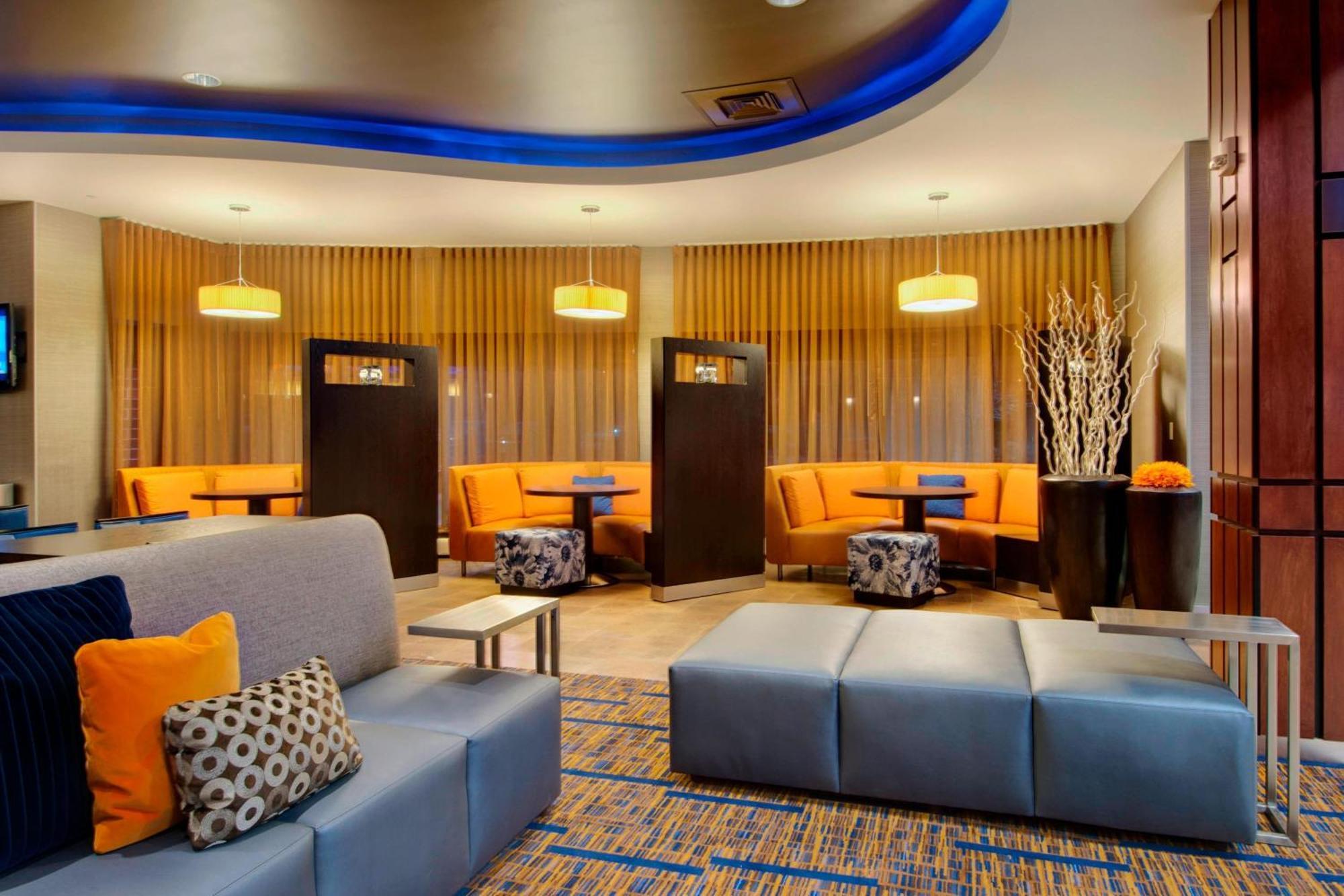 Courtyard By Marriott Madison East Hotel Ngoại thất bức ảnh