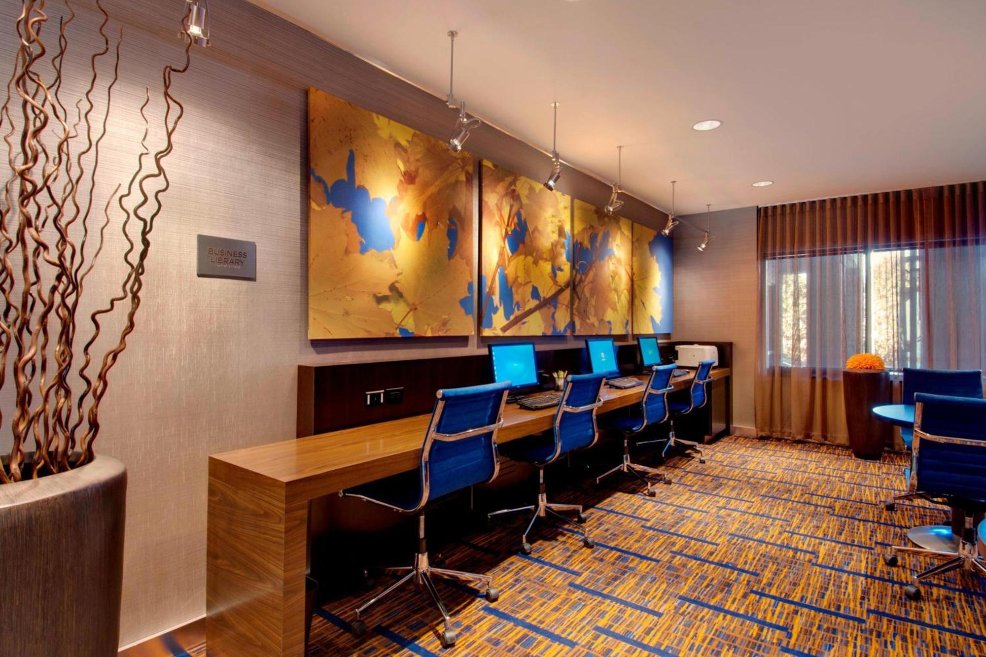 Courtyard By Marriott Madison East Hotel Ngoại thất bức ảnh