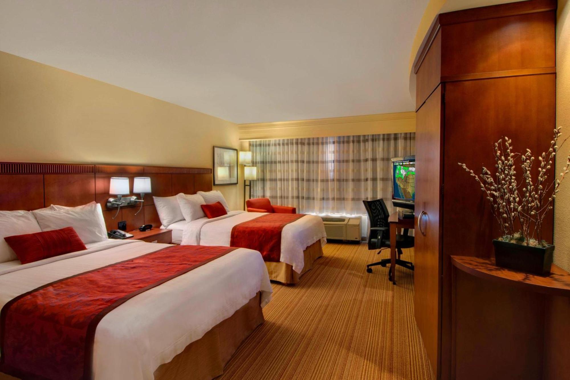 Courtyard By Marriott Madison East Hotel Ngoại thất bức ảnh